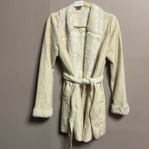 Cream Faux fur Lined Wrap Close Jacket. Size Small. NWT